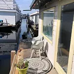 Houseboat With Water Terrace, Free Bikes & Fast Wifi Πανσιόν Άμστερνταμ