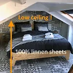 Houseboat With Water Terrace, Free Bikes & Fast Wifi