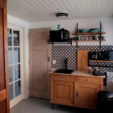 Houseboat With Water Terrace, Free Bikes & Fast Wifi Pensión 4*