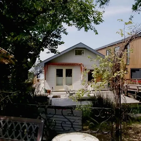 בית הארחה Houseboat With Water Terrace, Free Bikes & Fast Wifi אמסטרדם