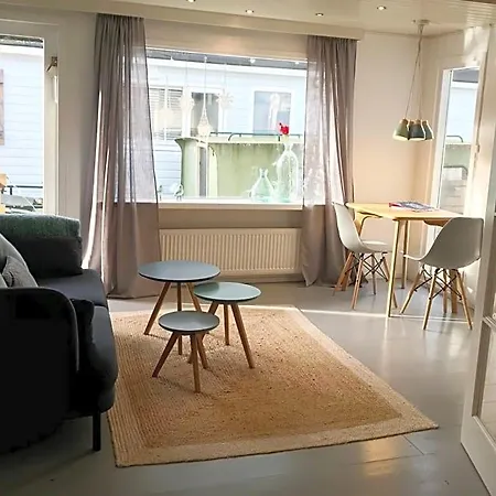 Houseboat With Water Terrace, Free Bikes & Fast Wifi Pensión 4*