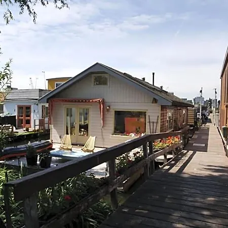 Pensión Houseboat With Water Terrace, Free Bikes & Fast Wifi 4*
