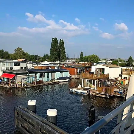 Houseboat With Water Terrace, Free Bikes & Fast Wifi Pensión 4*