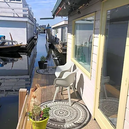 Houseboat With Water Terrace, Free Bikes & Fast Wifi