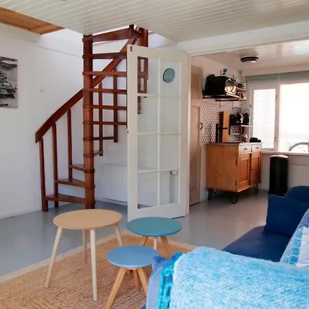 Houseboat With Water Terrace, Free Parking, Free Bikes & Fast Wifi أمستردام