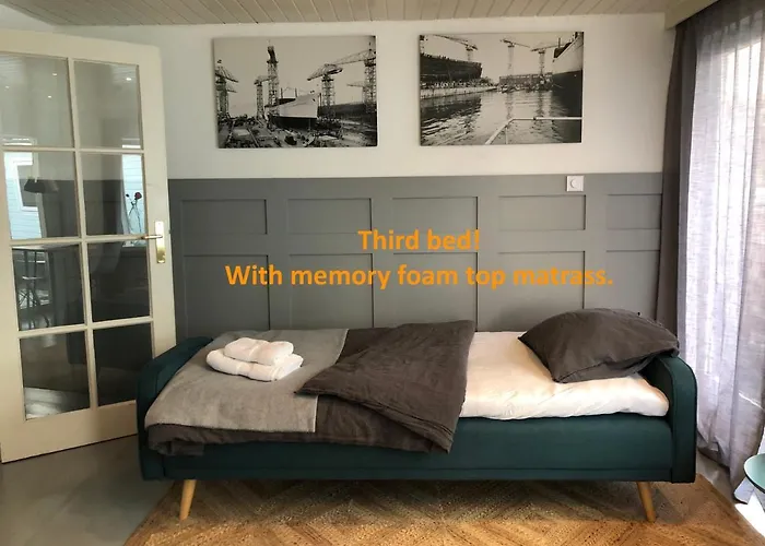 Houseboat With Water Terrace, Free Bikes & Fast Wifi 4*